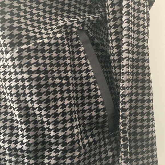 Liz Claiborne Velour Houndstooth Print Long Sleeve Zip-up - Picture 5 of 7